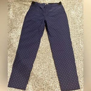Size L. Dress pants. Fits like a legging. Navy and white